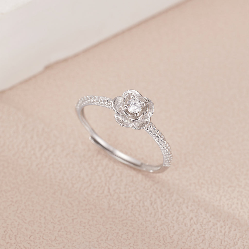 Damen Ring mit blütenförmigem Design und funkelndem Zirkonia Shop Nory