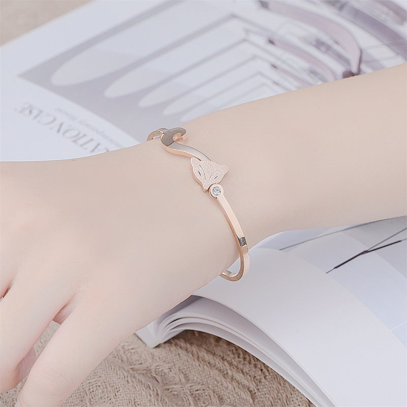 Damen Armband mit stilvollem Fuchsdesign und funkelndem Zirkonia Shop Nory
