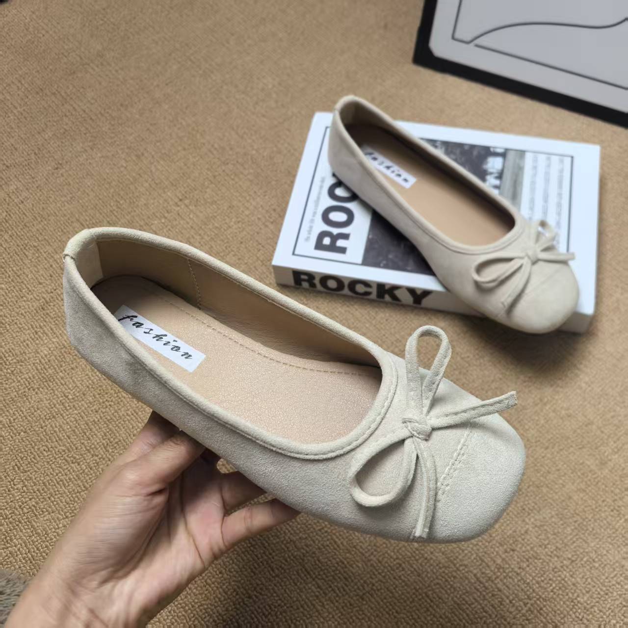 Damen Ballerinas mit elegantem Glanz und verspieltem Schleifendetail