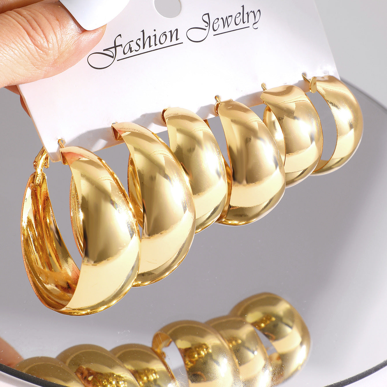 Damen Creolen Ohrringe Set aus hochwertiger, glänzender Metalloberfläche Shop Nory