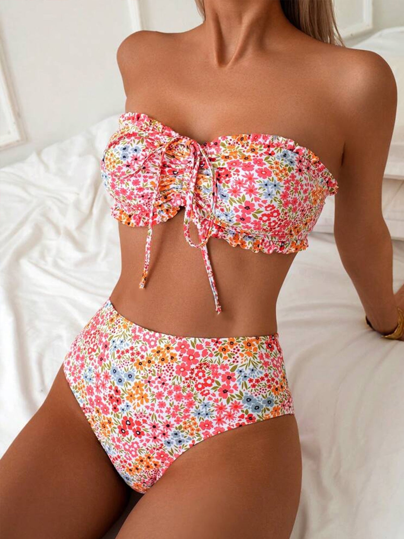 Damen Bandeau-Bikini mit elegantem Verschluss und modischem Design