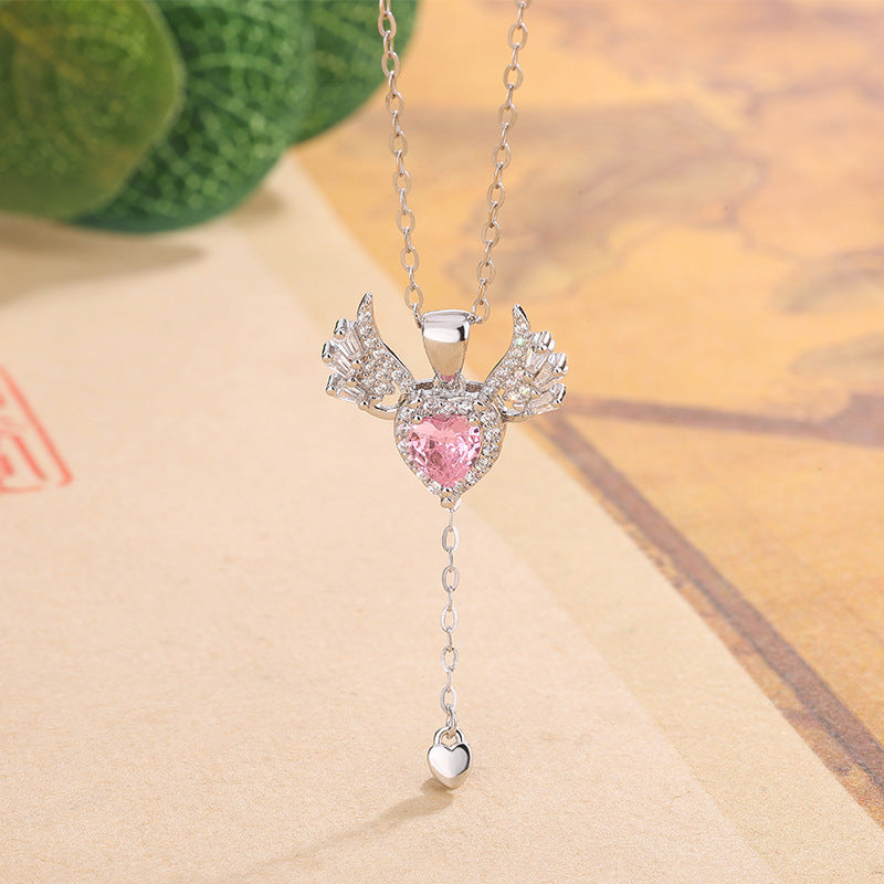 Damen Halskette mit herzförmigem Anhänger und engelgleichen Flügeln Shop Nory