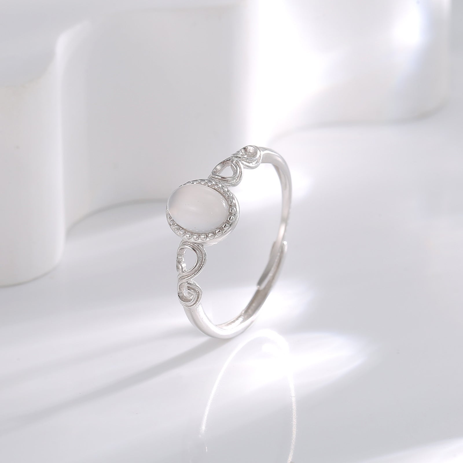 Damen Ring mit feiner Perlenverzierung und eleganten Details Shop Nory