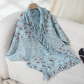Damen eleganter Poncho mit fransigen Details und modernem Karomuster