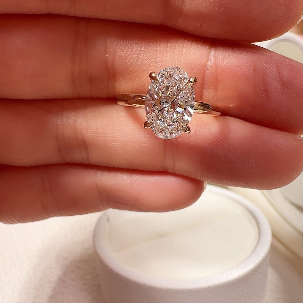 Damen eleganter Ring mit ovalem, funkelndem Zirkonia-Besatz Shop Nory