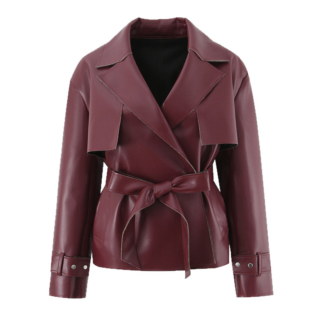 Damen Taillierte kurze Trenchjacke mit Bindegürtel und Cape-Detail aus veganer Lederoptik Shop Nory