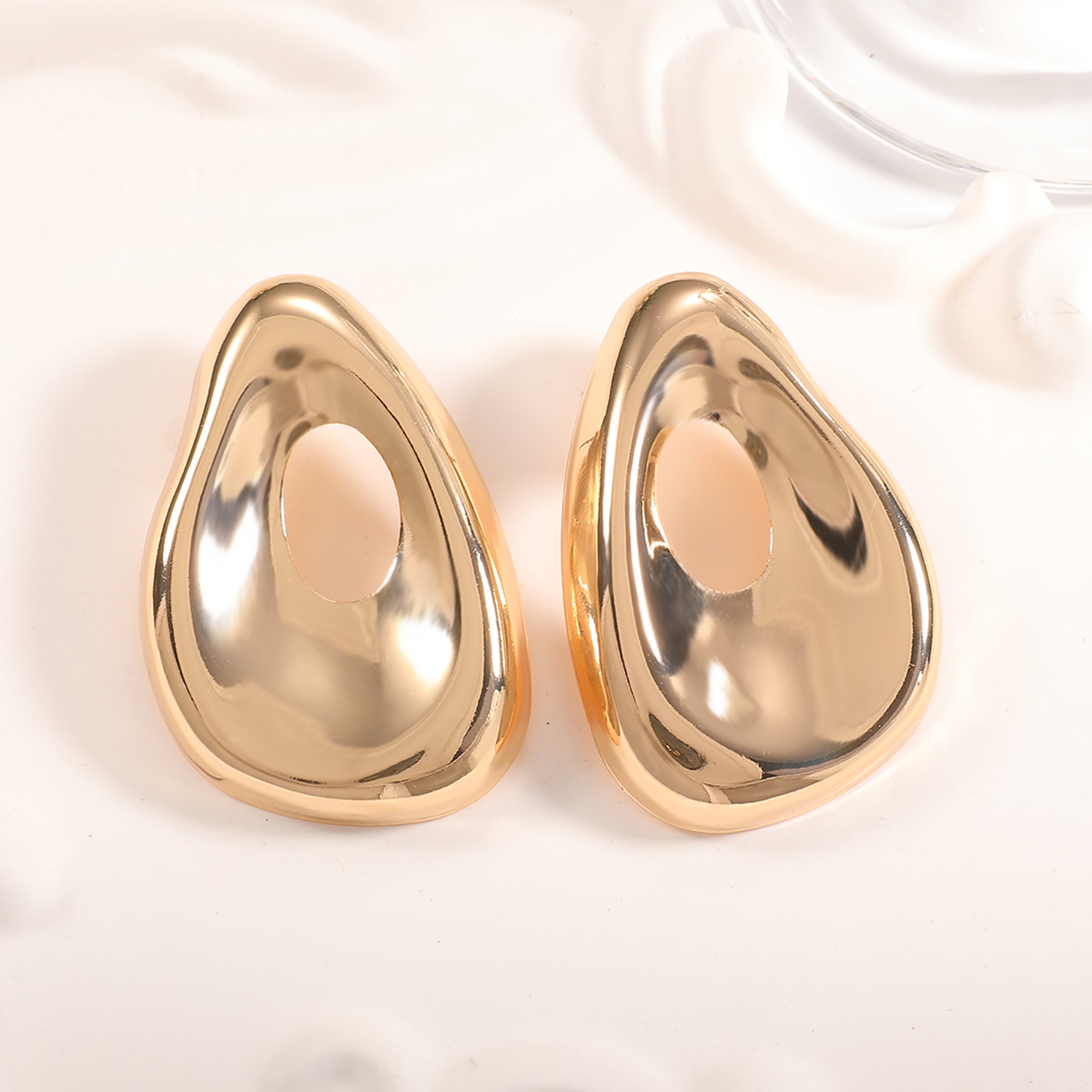 Damen Goldene Skulpturalen Ohrringe Shop Nory