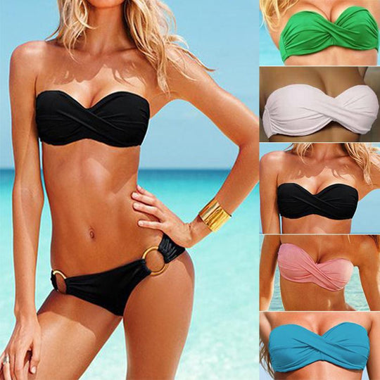Damen Bandeau-Bikini mit elegantem Wickeldesign und goldenen Akzenten