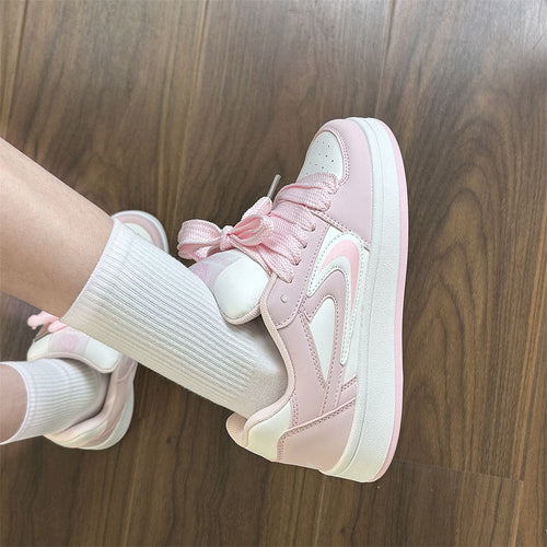 Damen Sneakers im trendigen Design mit dicker Laufsohle und aufregenden Schnürdetails