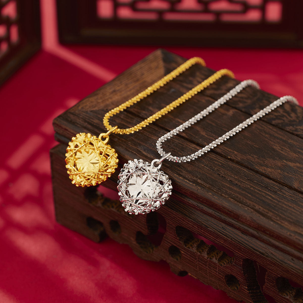 Damen Halskette mit herzförmigem Anhänger aus hochwertigem Kristall und exquisitem Drahtdesign Shop Nory