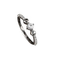 Damenring mit romantischem Herzdesign und funkelnden Kristallen Shop Nory