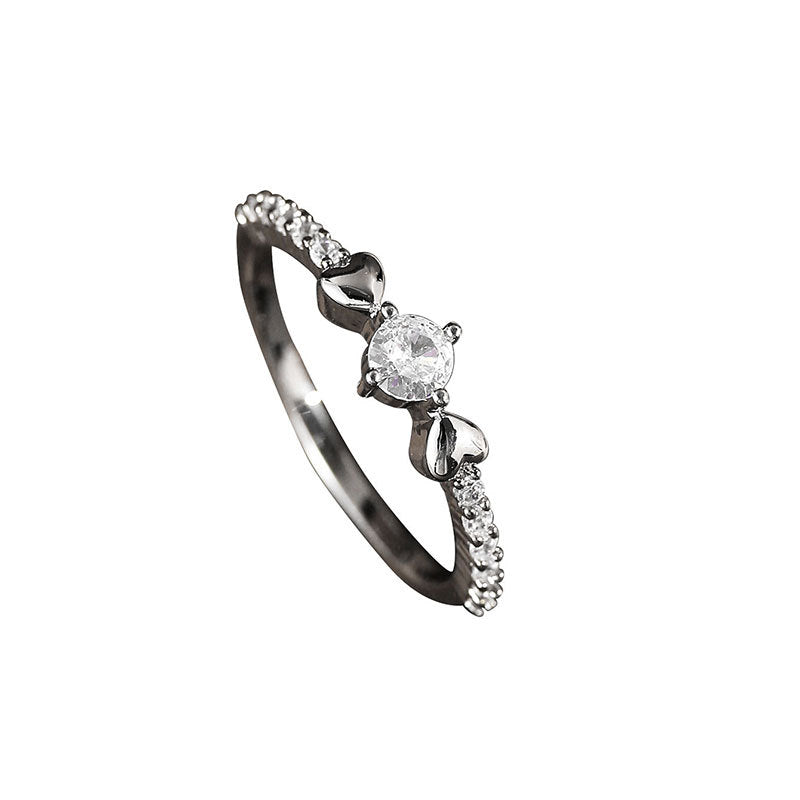Damenring mit romantischem Herzdesign und funkelnden Kristallen Shop Nory