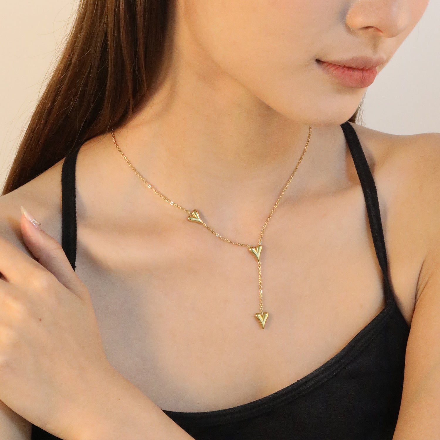 Damen Halskette mit herzförmigen Anhängern und verstellbarem Kettendesign Shop Nory