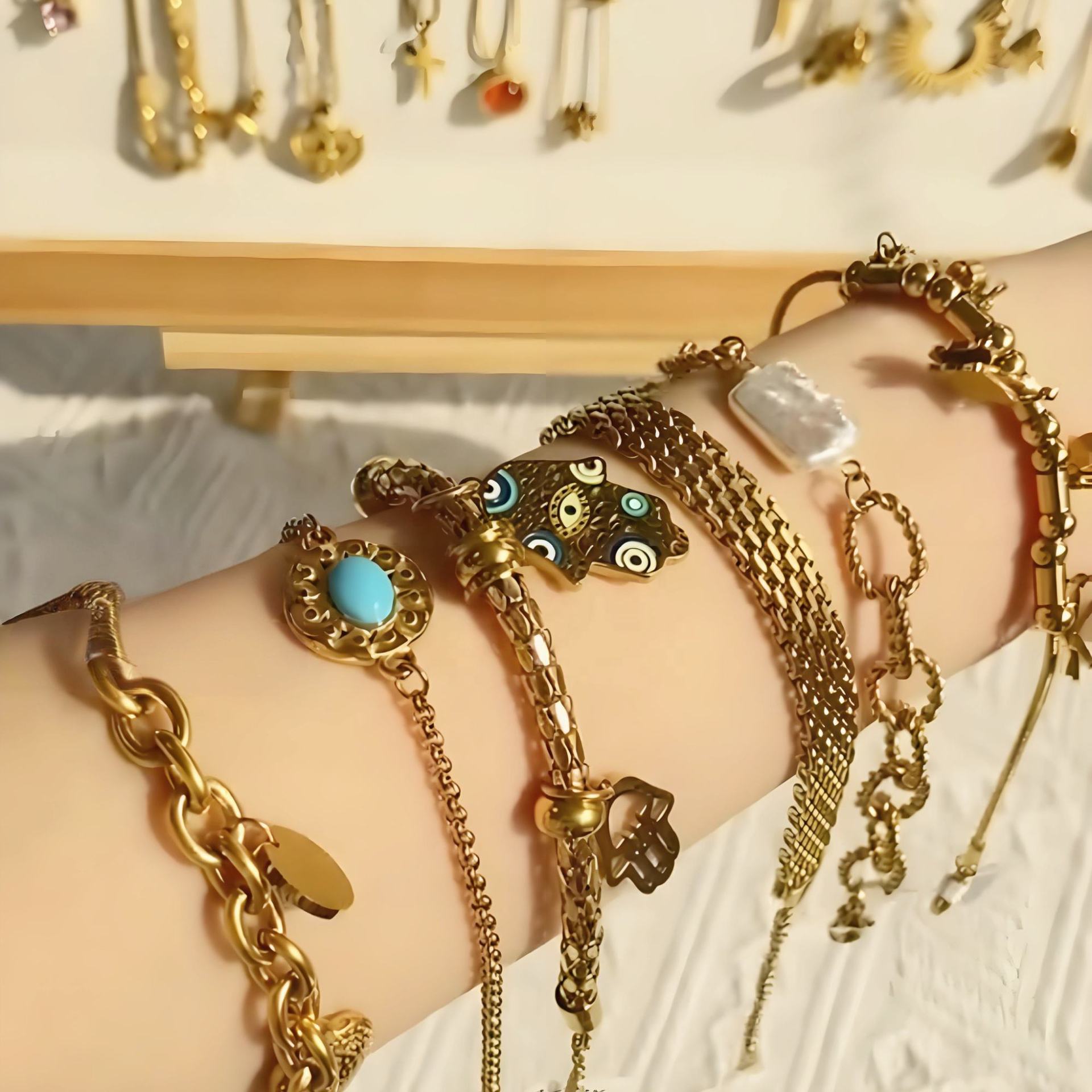 Damen Armband mit farbenfrohen Perlen und hochwertiger Edelstahl-Kette Shop Nory