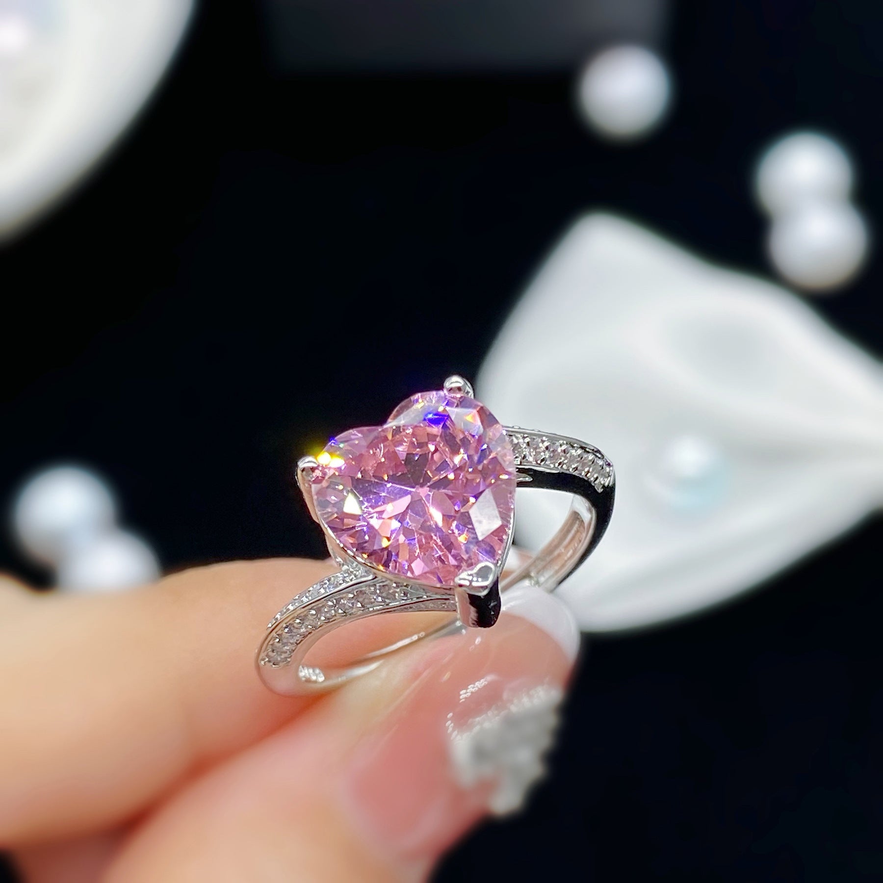 Damen herzförmiger Ring mit funkelndem Zirkonia Shop Nory