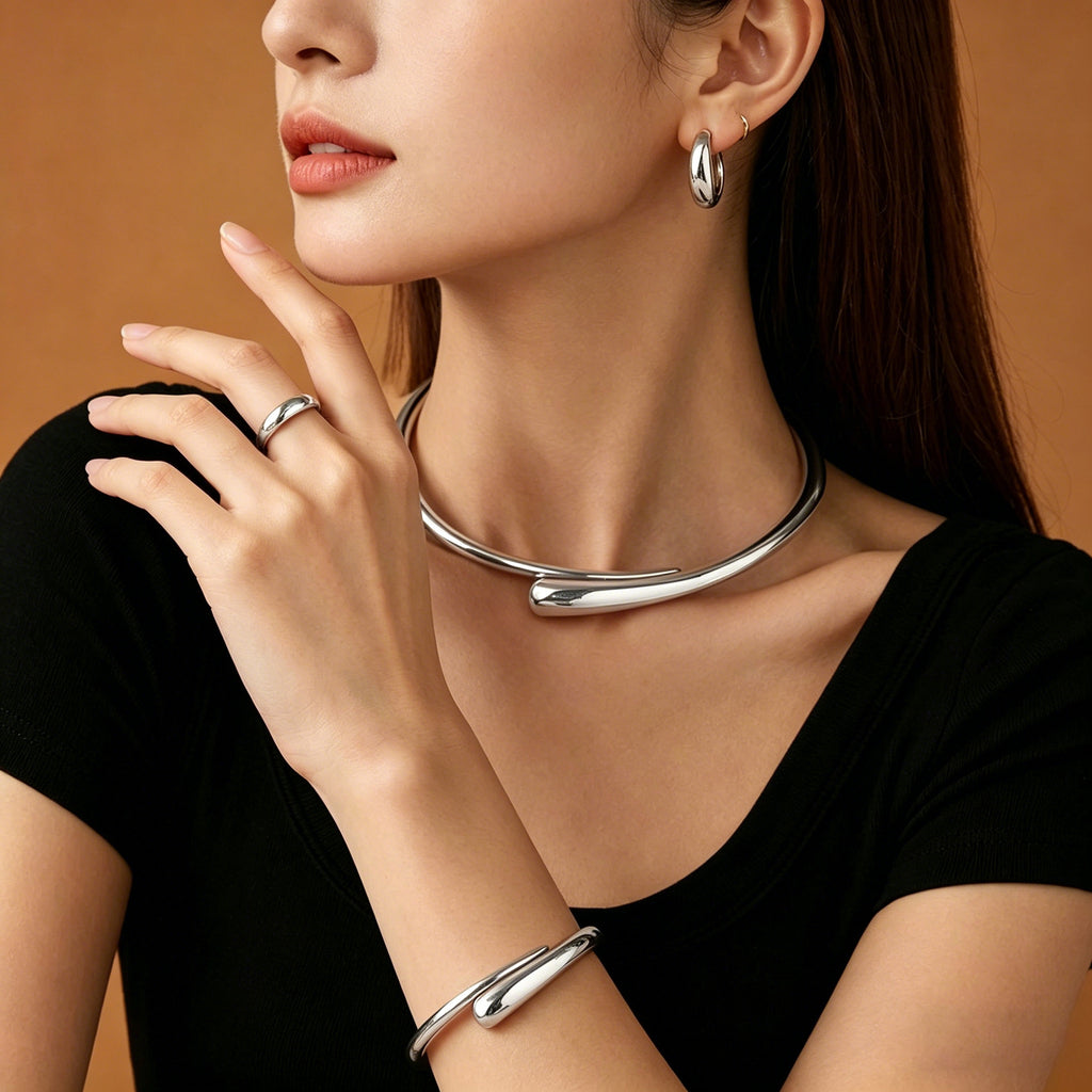 Damen Offener Armreif mit elegantem, skulpturalem Design Shop Nory