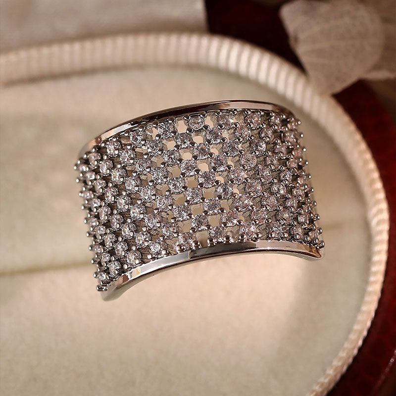 Damen Funkelnder Ring mit edlem Kristallbesatz und modernem Design Shop Nory