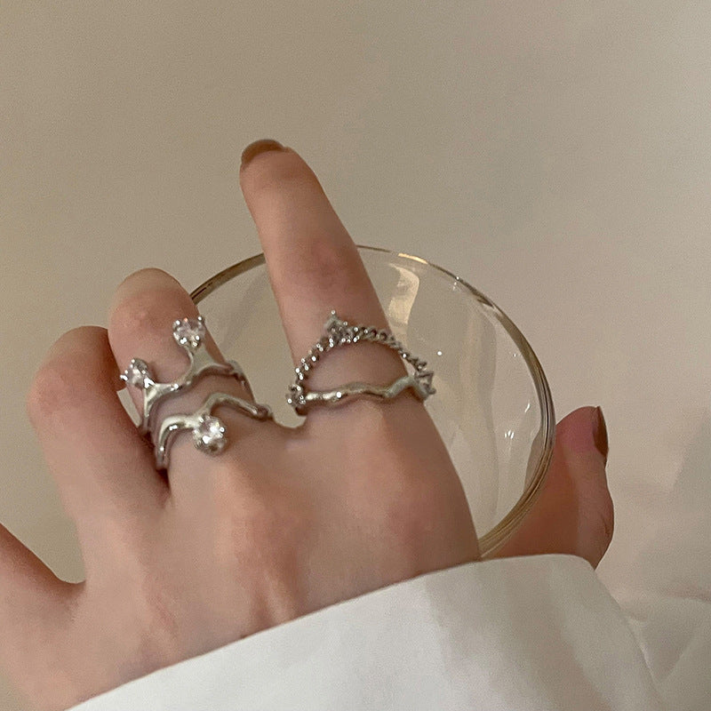 Damen Ohrstecker mit kreativem Tanzmotiv und funkelnden Zirkonia Shop Nory