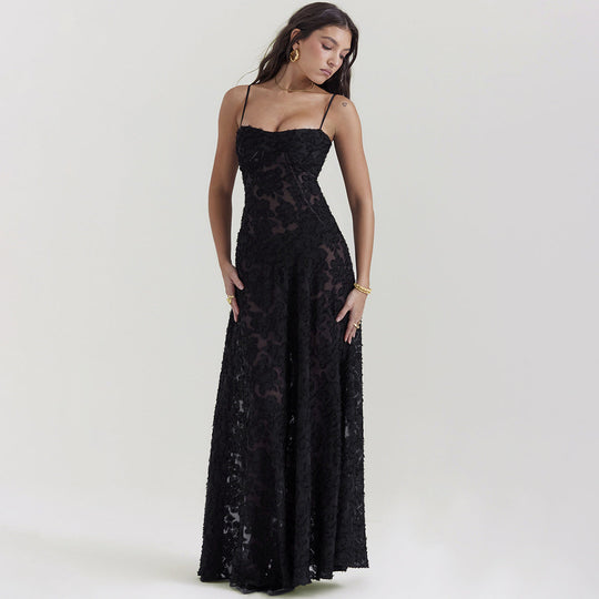 Damen elegantes Abendkleid mit feinen Spitzenverzierungen und Spaghettiträgern