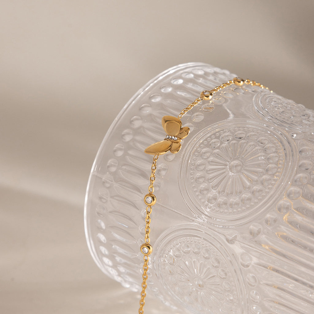 Damen Armband mit filigranem Schmetterlingsdesign aus hypoallergenem Edelstahl Shop Nory