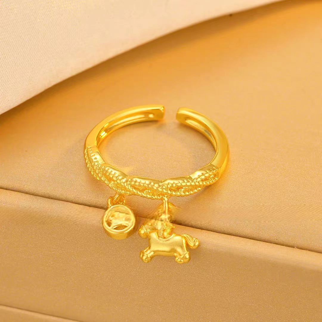 Damenring mit verspieltem Charme und tierischen Motivanhängern Shop Nory