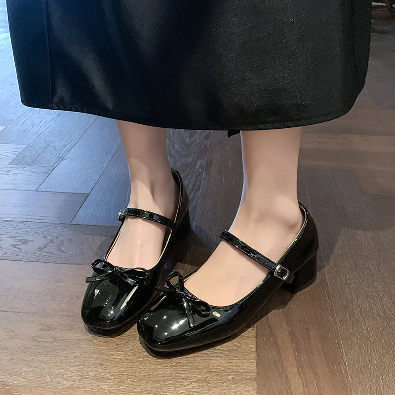 Damen Ballerinas mit praktischem Riemchen und modischem Glanzverschluss