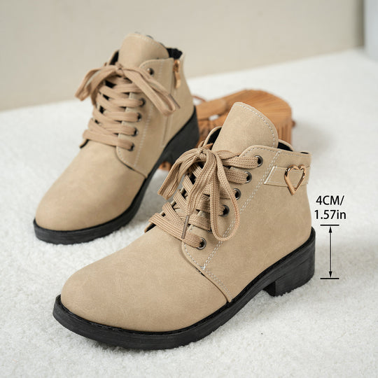 Damen Schnür-Booties mit kleinem Blockabsatz und Herz‑Metallapplikation Shop Nory