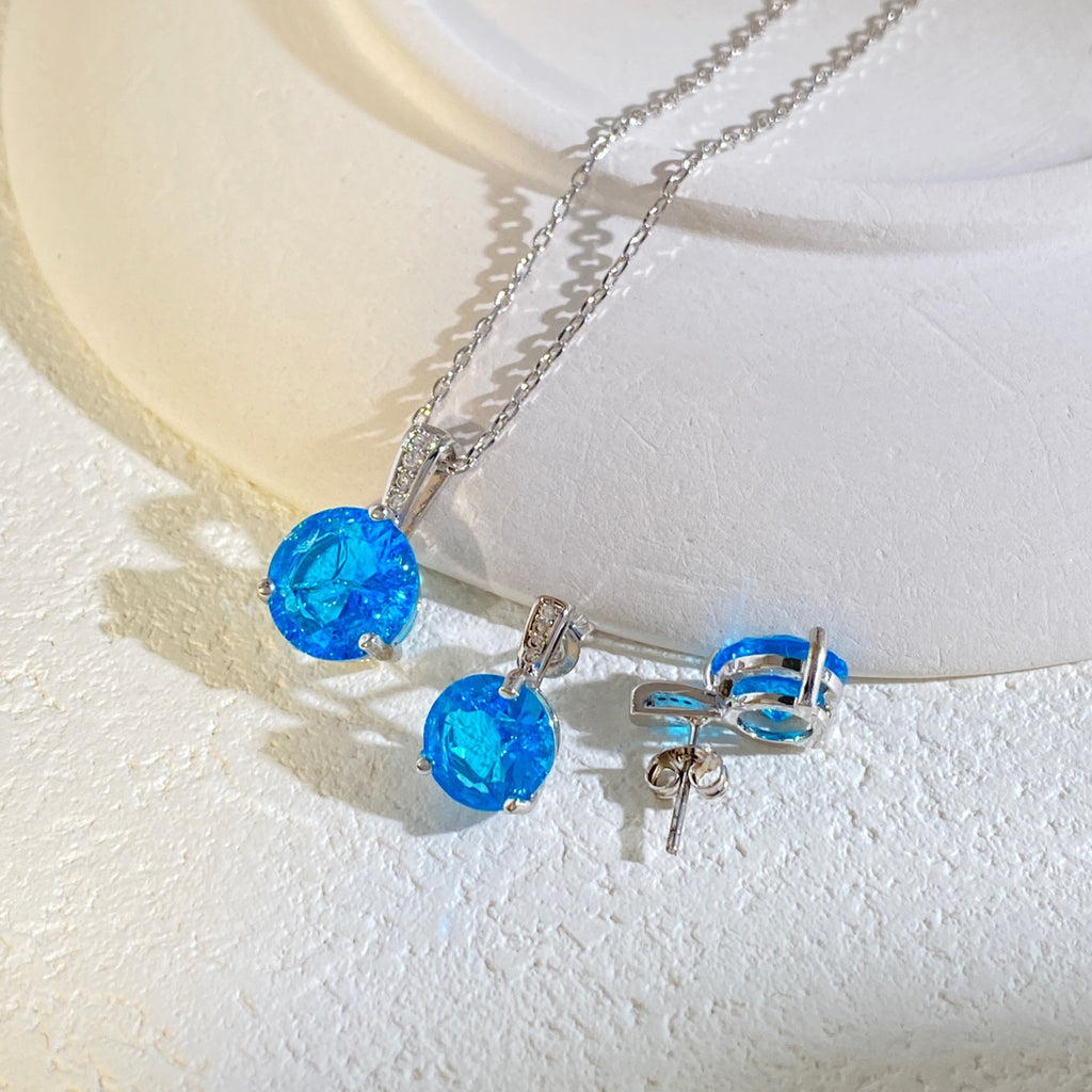 Rund facettiertes Zirkonia-Pendeln Necklace und Ohrstecker-Set mit vergoldeter Krappenfassung und Pavé-Bail