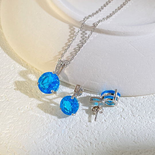 Rund facettiertes Zirkonia-Pendeln Necklace und Ohrstecker-Set mit vergoldeter Krappenfassung und Pavé-Bail