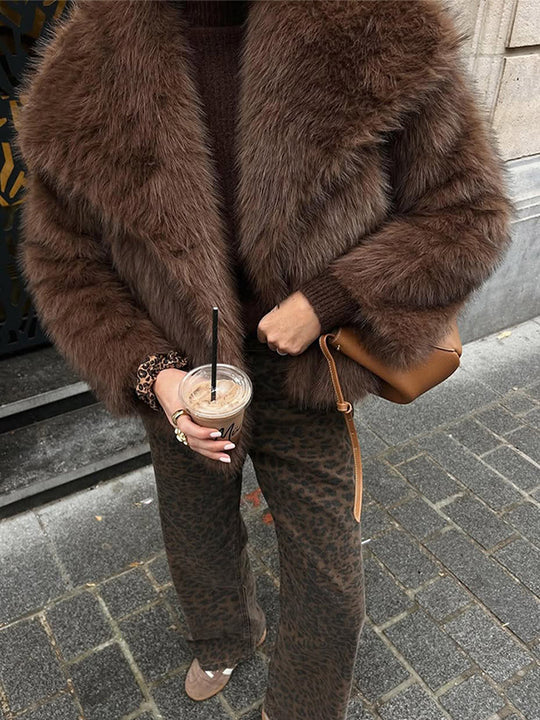 Damen Kurze voluminöse Kunstpelzjacke im Boxy‑Cut mit großem Schalkragen Shop Nory