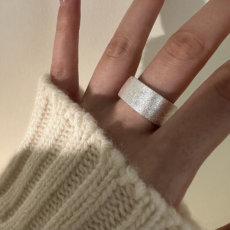 Damen breiter, texturierter Ring aus hochwertigem Metall Shop Nory