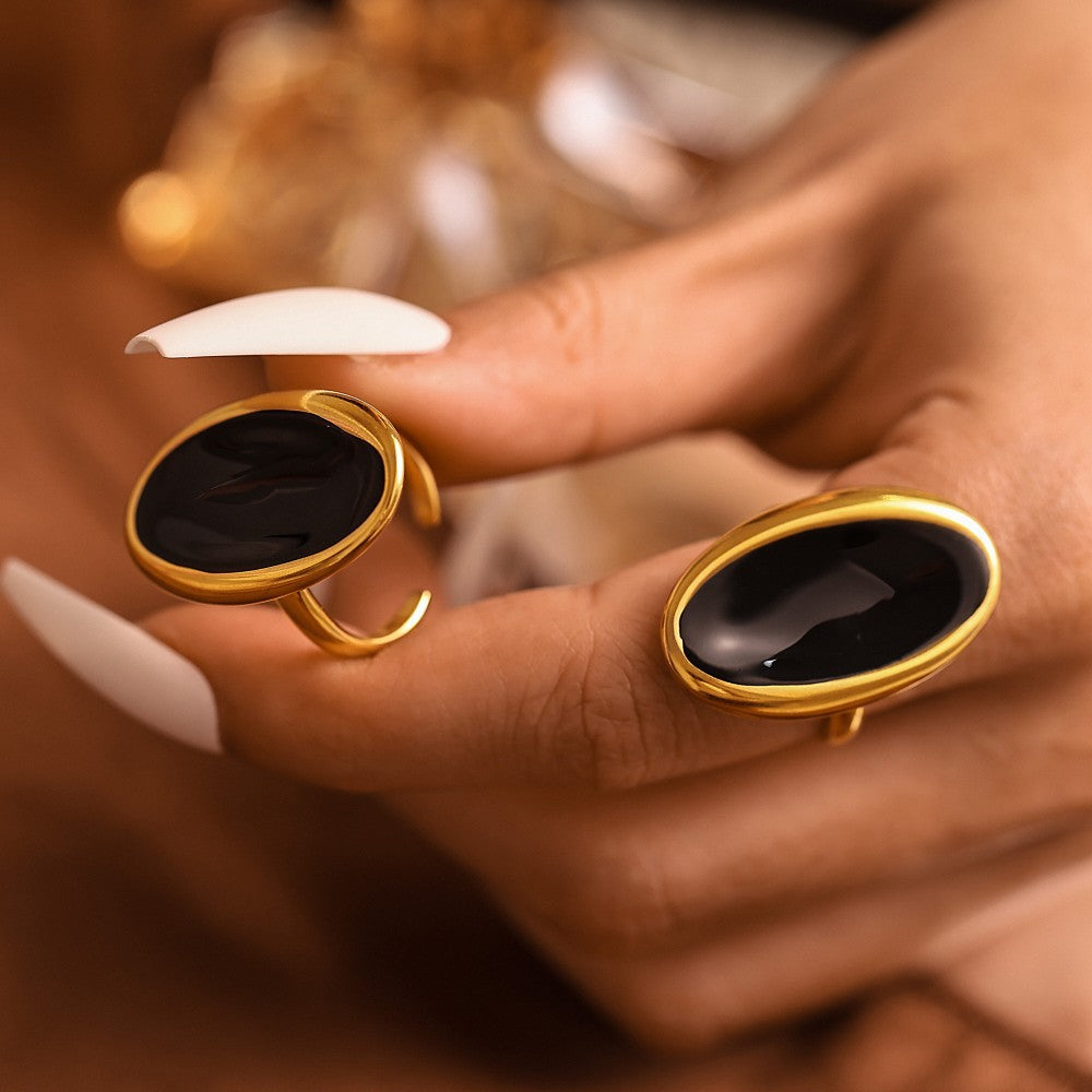 Damenring mit modernem ovalen Design aus Edelstahl und elegantem schwarzen Stein Shop Nory