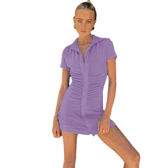 Damen figurbetontes Kurzarm-Kleid mit vertikalem Raffungseffekt und modischen Knopfdetails