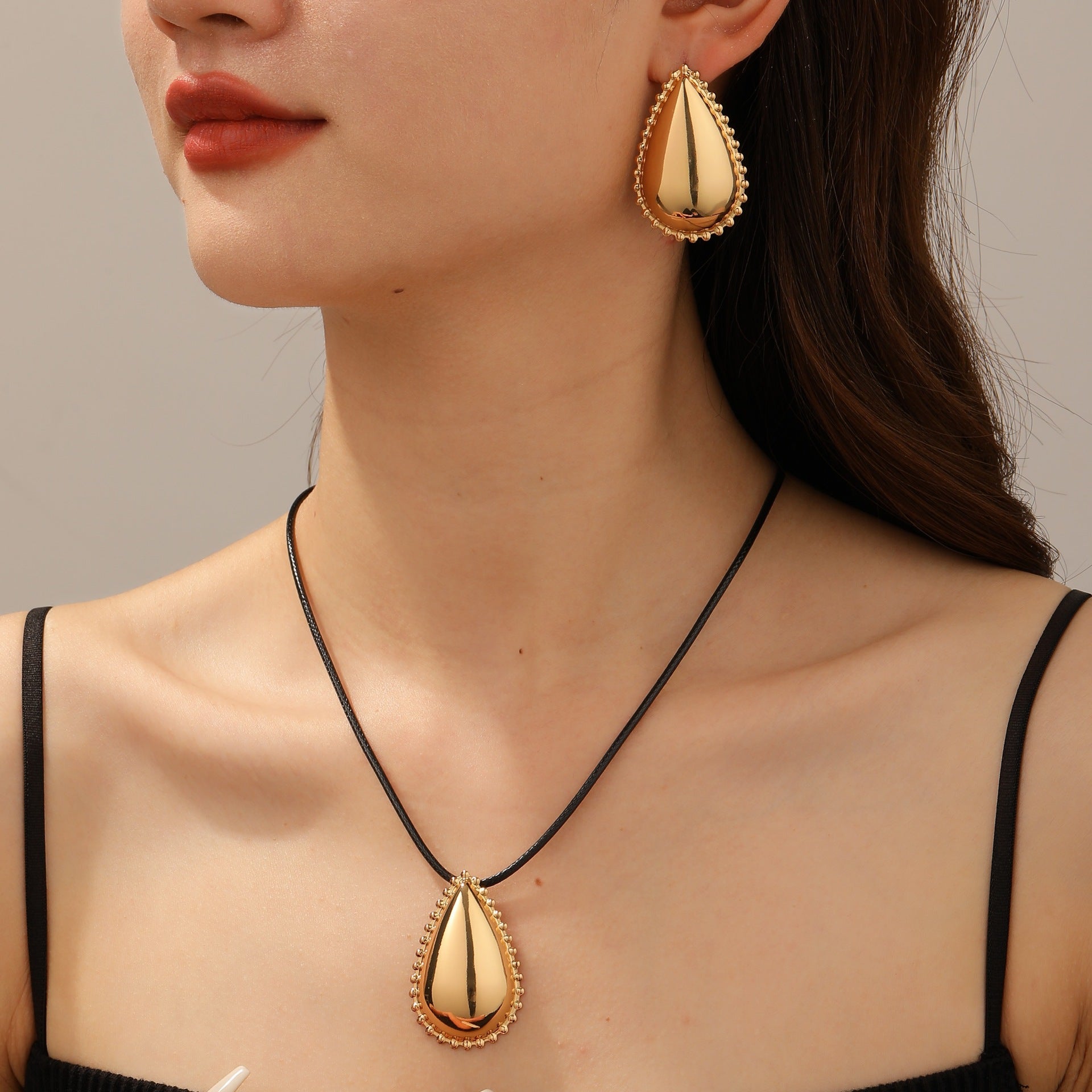Damen Anhänger-Set mit luxuriösen Tropfenformen Shop Nory