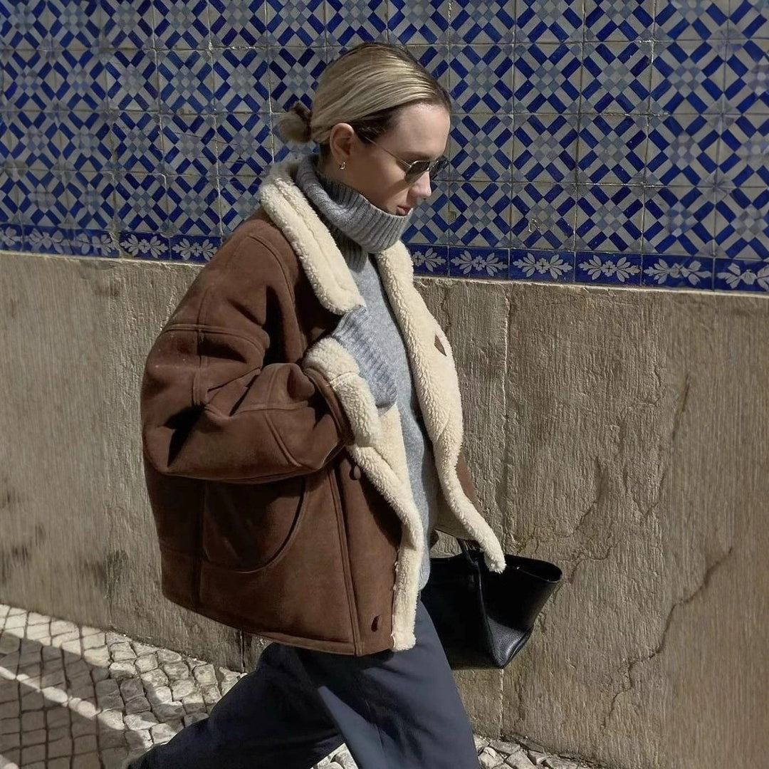 Damen Oversized Kurzjacke aus Wildlederoptik mit Teddyfutter und großem Reverskragen Shop Nory