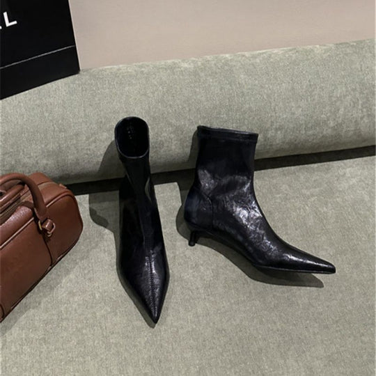 Damen spitz zulaufende Stiefeletten mit sculpted Kitten‑Heel und sockenhaftem Schaft Shop Nory