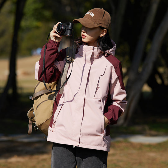Damen zweilagige wasserabweisende Outdoorjacke mit Kapuze, Taillenregulierung und Kontrastbesätzen Shop Nory