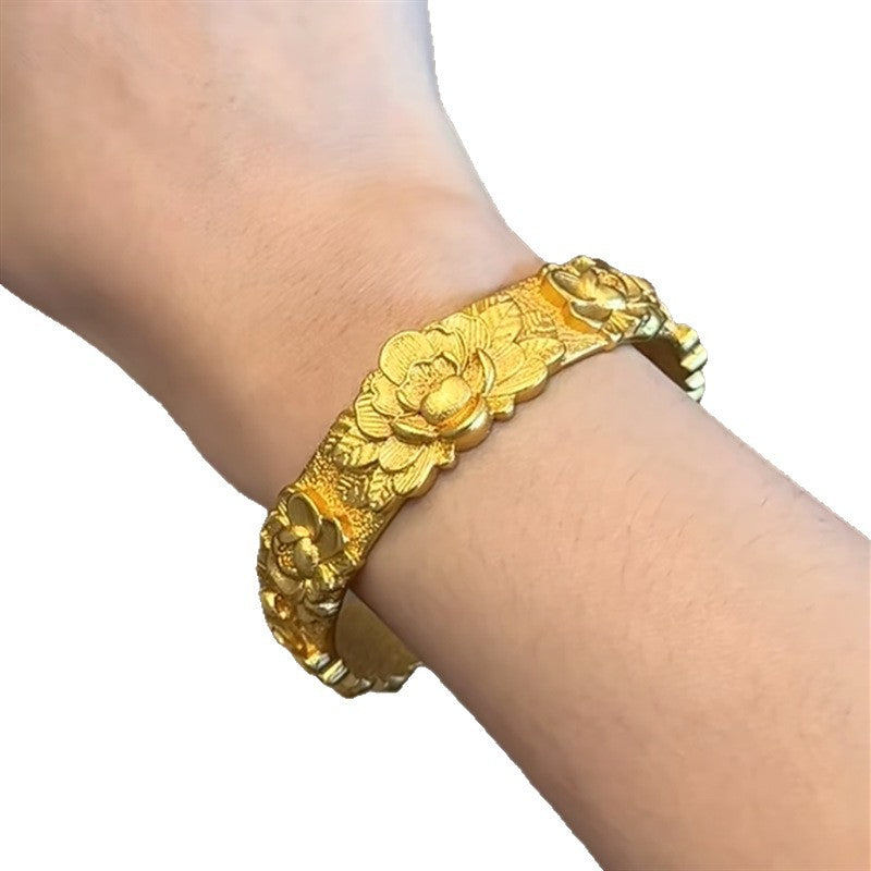 Damenarmband mit elegantem Blumenrelief und hochwertiger Verarbeitung Shop Nory