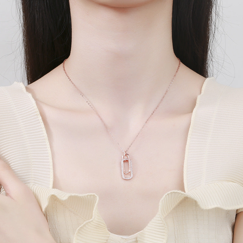 Damen Halskette mit doppelt verschlungenem Design und funkelnden Akzenten Shop Nory