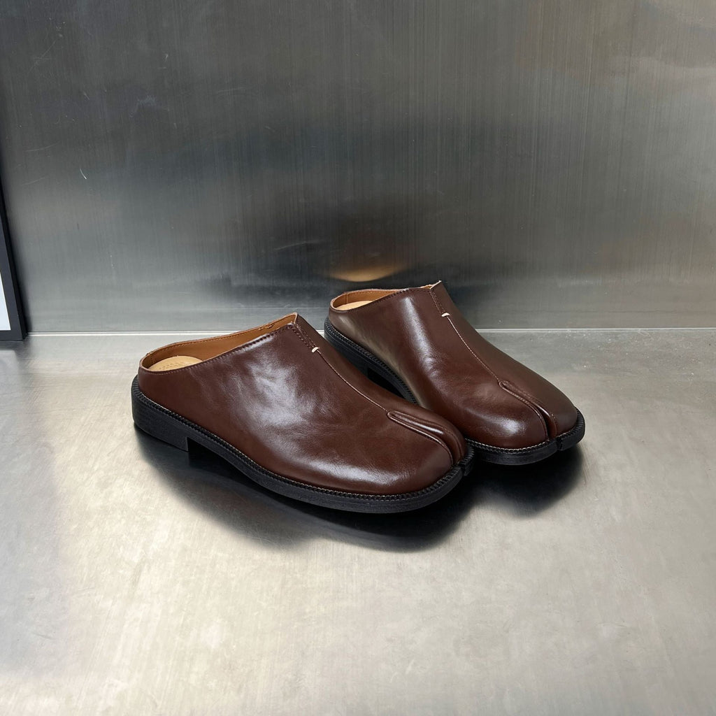 Damen modische Clogs mit einzigartigem Design und bequemer Schnallenverzierung