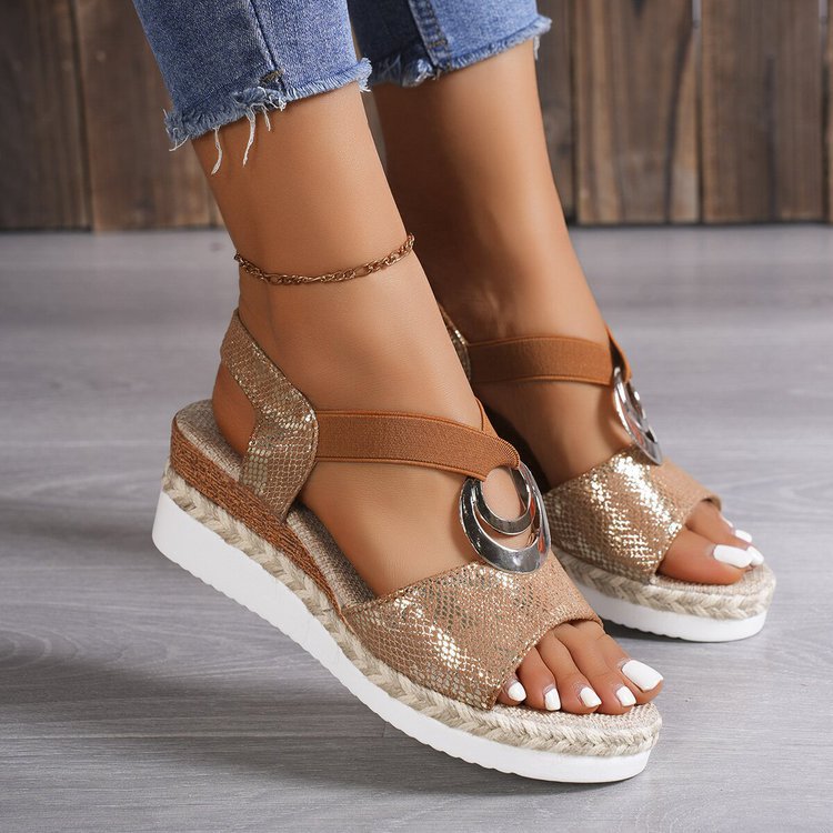 Damen Wedge-Sandalen mit modernen Riemendesign und elegantem Zierelement