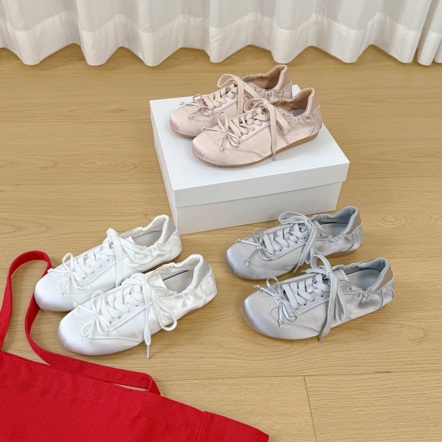 Damen Modische und komfortable Sneakers mit Satin-Oberfläche