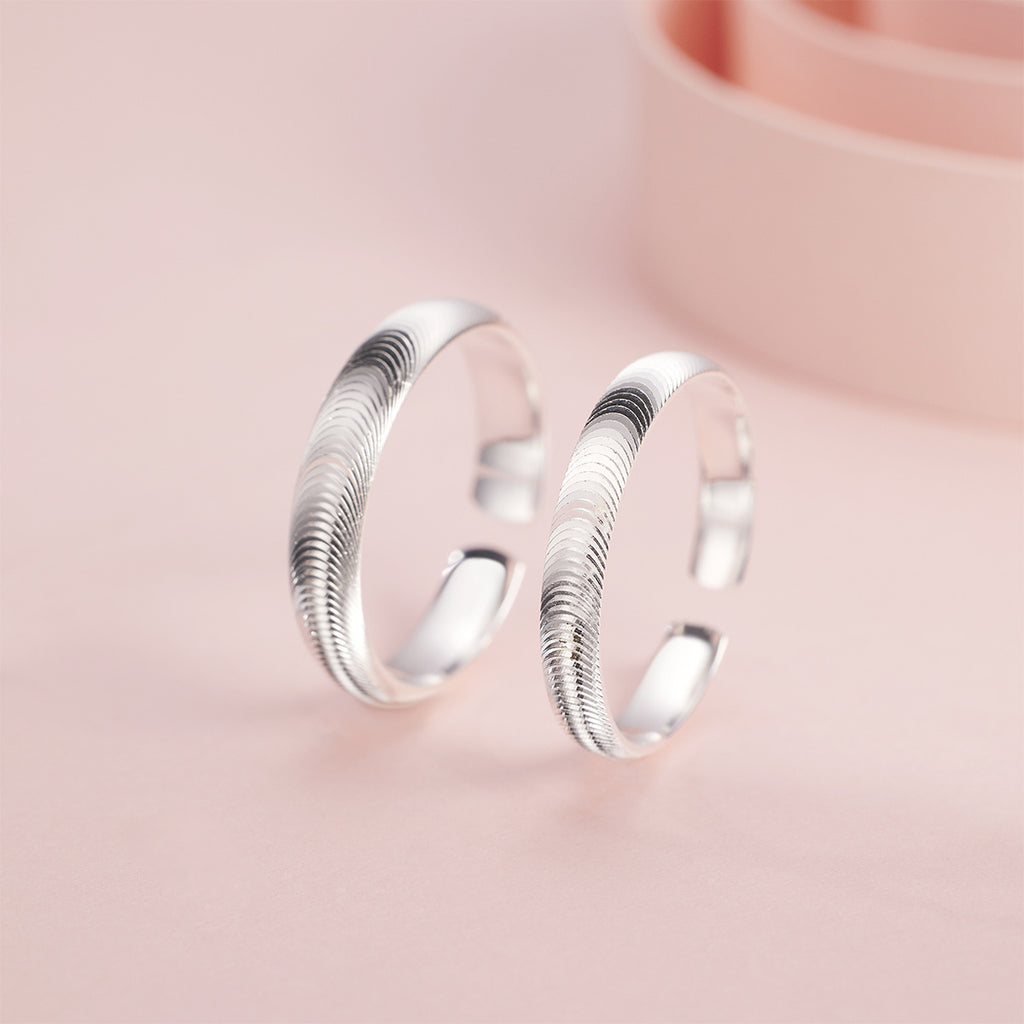 Damen Armreif aus hochwertigem Edelstahl mit modernem Wellendesign Shop Nory