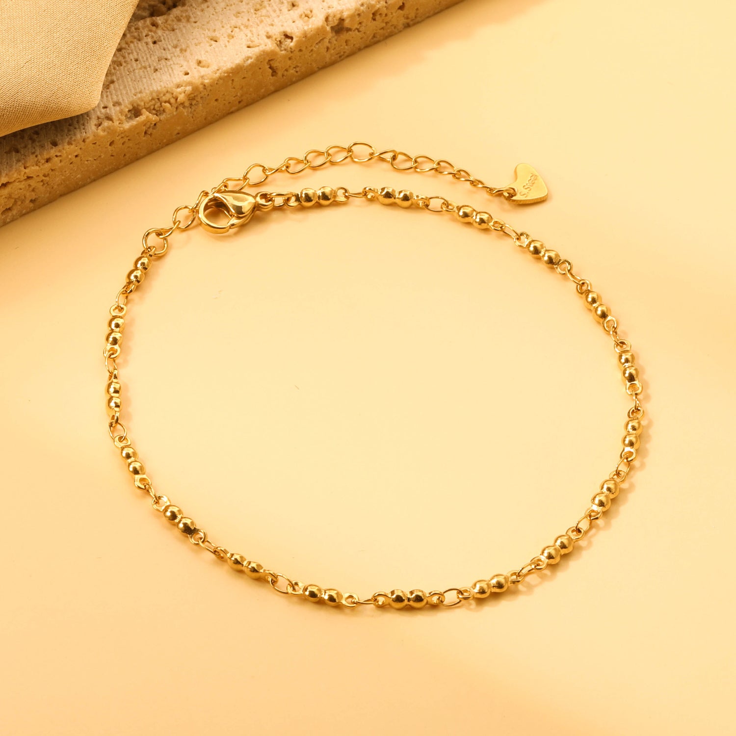 Damen zarte Armbanduhr mit goldplattiertem Design und anpassbarem Verschluss Shop Nory