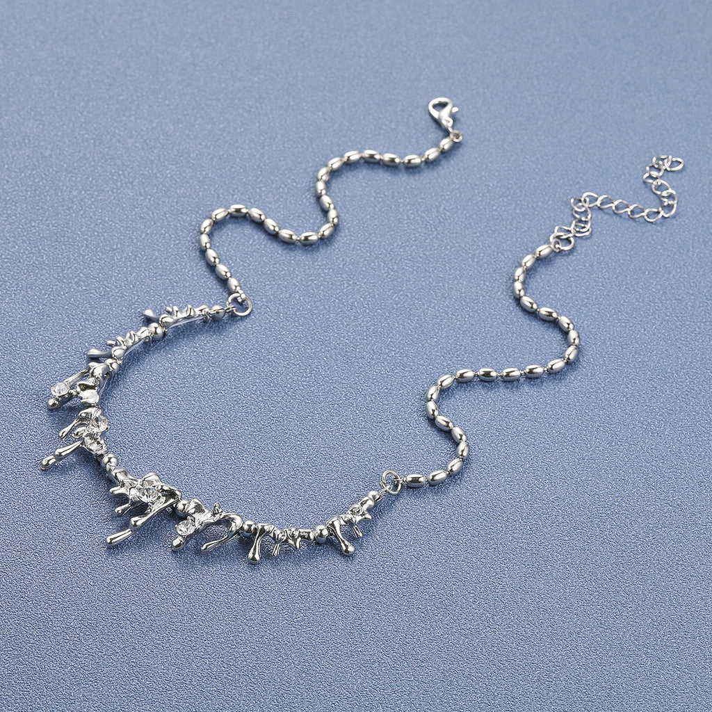 Damen Halskette mit skulpturalen Detailformen und funkelnden Zirkonia Shop Nory