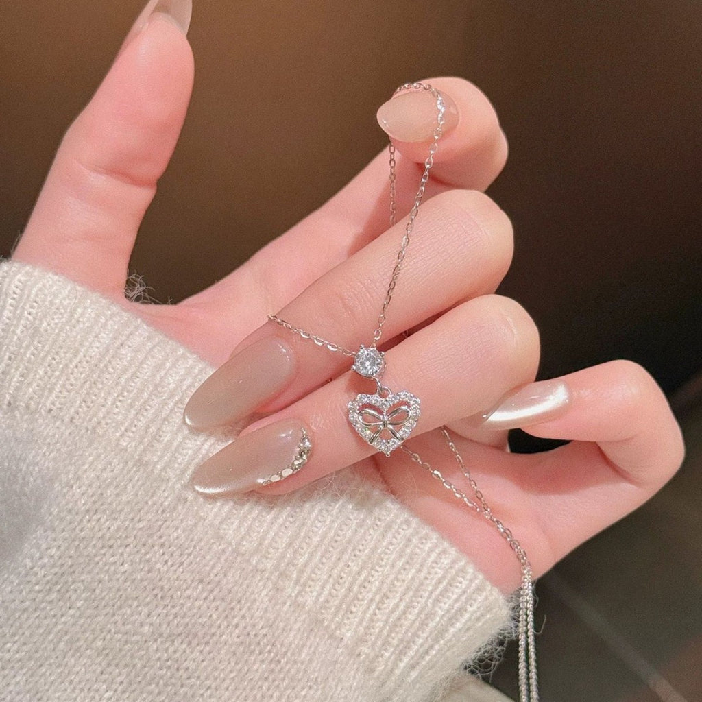 Damen Halskette mit herzförmigem Anhänger und zartem Schmetterlingsdesign Shop Nory