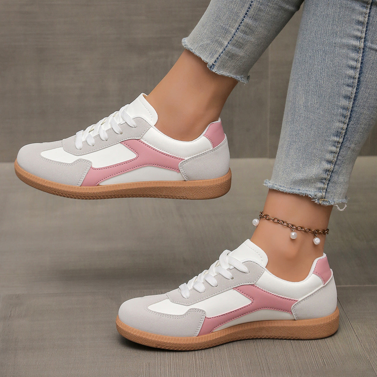Damen sportliche Sneakers im Retro-Stil mit atmungsaktiver Oberflächenstruktur und rutschfester Sohle