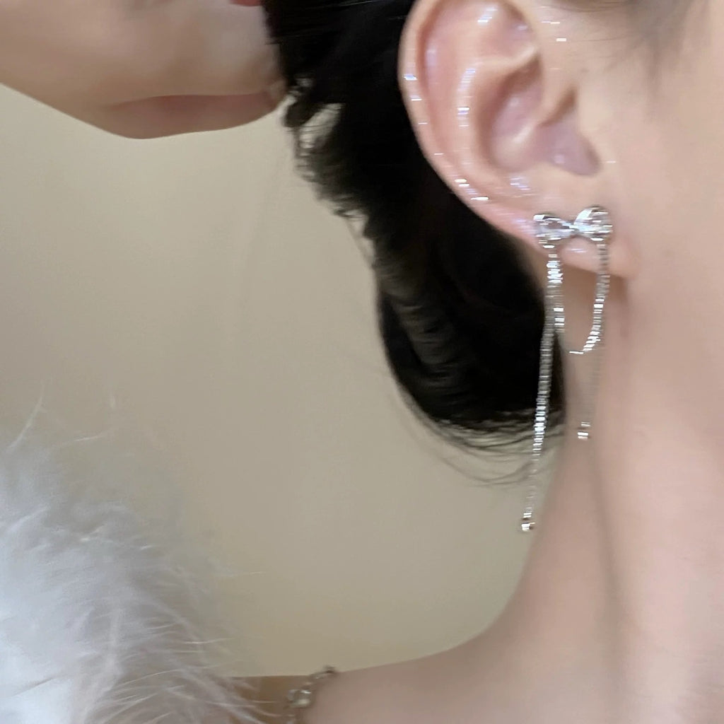 Damen Ohrstecker mit eleganten Schleifen und funkelnden Akzenten Shop Nory