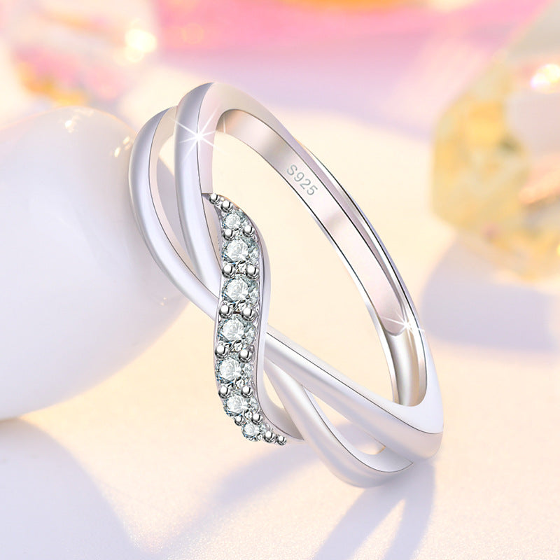 Damenring mit verspieltem Zirkonia-Besatz und elegantem Wellen-Design Shop Nory