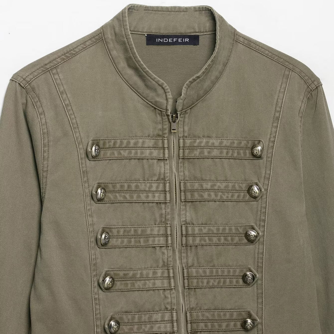 Damen Military-inspirierte Kurzjacke mit Stehkragen, Zierpatten und Reißverschluss Shop Nory